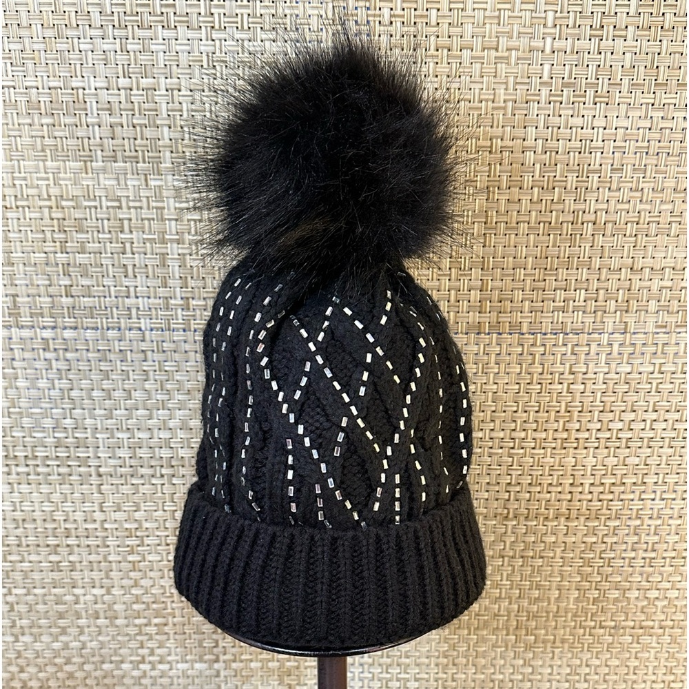 🌟HP🌟NWOT Faux Fur Pom Pom with Faux Gem Trim Hat